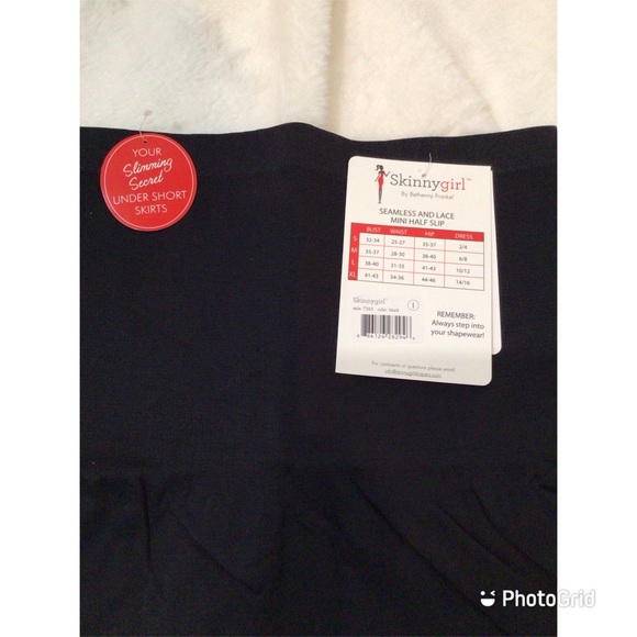Smoothers n’ Shapers Mini Half Slip - NWT - Picture 2 of 4